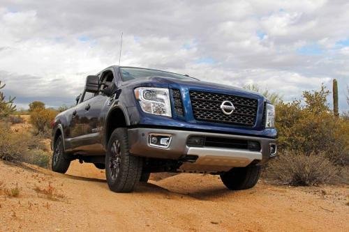 Photo of a 2016-2024 Nissan Titan in Deep Blue Pearl (paint color code RAY)