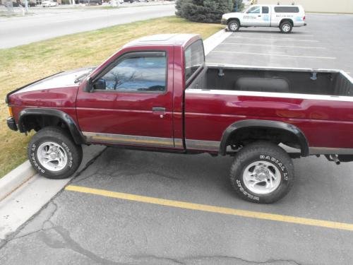 Photo of a 1988-1989 Nissan Truck in Cabernet Pearl (paint color code 624