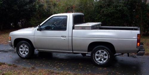 Photo of a 1996-1997 Nissan Truck in Platinum Gold (paint color code KN4