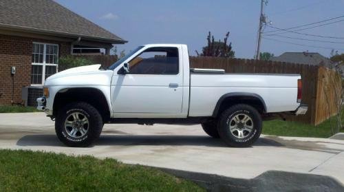 Photo of a 1995-1997 Nissan Truck in Cloud White (paint color code QM1)
