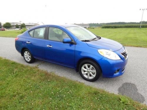 Photo of a 2012-2017 Nissan Versa in Metallic Blue (paint color code B17