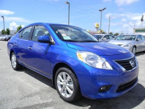 Photo Image Gallery & Touchup Paint: Nissan Versa in Metallic Blue (B17)