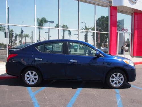 Photo of a 2012 Nissan Versa in Blue Onyx (paint color code B23)