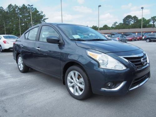 Photo of a 2015-2017 Nissan Versa in Graphite Blue (paint color code RAQ)