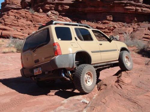 Photo of a 2001 Nissan Xterra in Khaki (paint color code CV9)