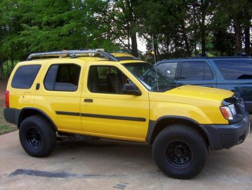 Photo of a 2002 Nissan Xterra in Solar Yellow (paint color code EW3)