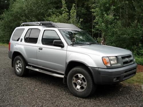 Photo of a 2000-2003 Nissan Xterra in Silver Ice (paint color code KV8)