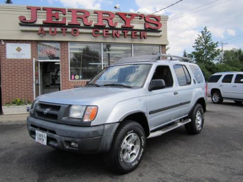 Photo of a 2000-2003 Nissan Xterra in Silver Ice (paint color code KV8)