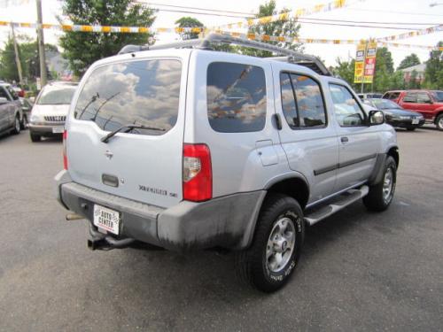 Photo of a 2000-2003 Nissan Xterra in Silver Ice (paint color code KV8)