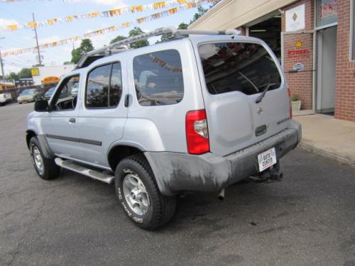 Photo of a 2000-2003 Nissan Xterra in Silver Ice (paint color code KV8)