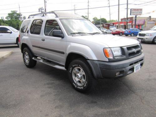 Photo of a 2000-2003 Nissan Xterra in Silver Ice (paint color code KV8)