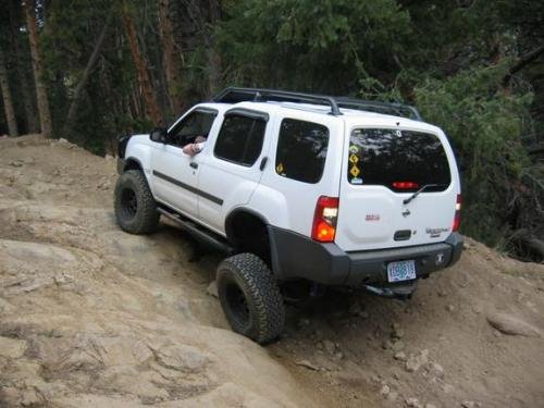 Photo of a 2000-2004 Nissan Xterra in Cloud White (AKA Avalanche) (paint color code QM1)