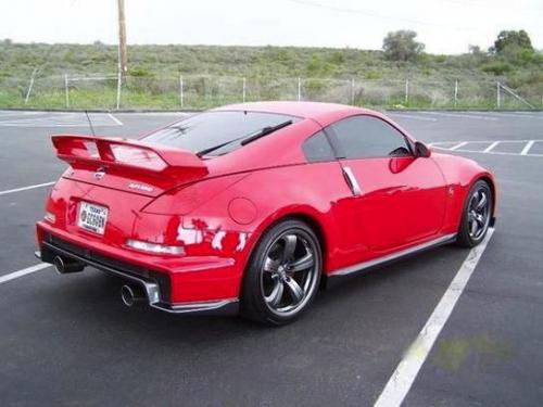 Photo of a 2008-2009 Nissan Z in Nogaro Red (paint color code A41)