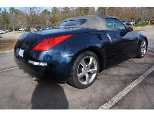 Photo of a 2007-2009 Nissan Z in San Marino Blue (paint color code BW5