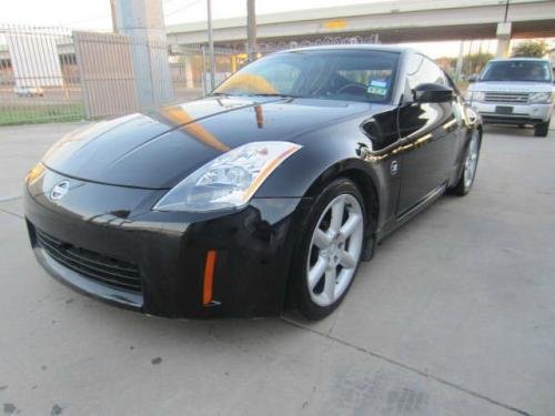 Photo of a 2003-2005 Nissan Z in Super Black (paint color code KH3)