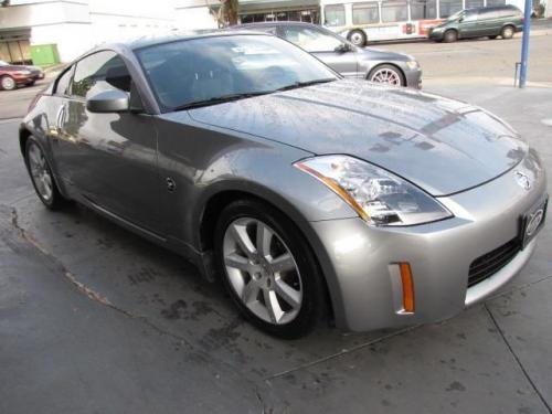 Photo of a 2003-2006 Nissan Z in Silverstone (paint color code WV2)