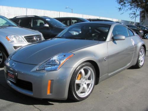 Photo Image Gallery & Touchup Paint: Nissan Z in Silverstone (WV2)