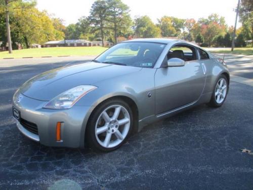 Photo Image Gallery & Touchup Paint: Nissan Z in Silverstone (WV2)