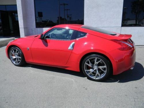 Photo Image Gallery & Touchup Paint: Nissan Z in Solid Red (A54)