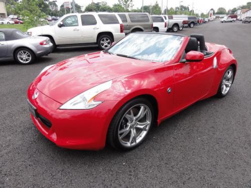 Photo Image Gallery & Touchup Paint: Nissan Z in Solid Red (A54)