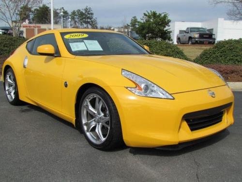 Photo of a 2009-2018 Nissan Z in Chicane Yellow (paint color code EAC