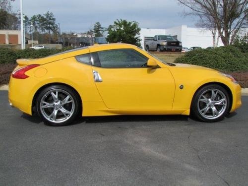 Photo of a 2009-2018 Nissan Z in Chicane Yellow (paint color code EAC)