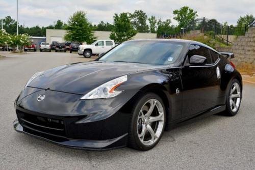 Photo of a 2009-2020 Nissan Z in Magnetic Black (paint color code XCW