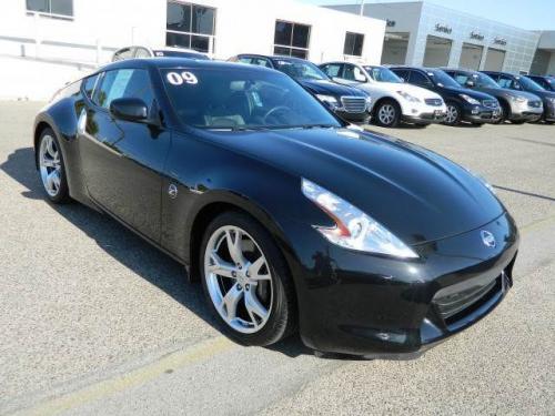 Photo Image Gallery & Touchup Paint: Nissan Z in Magnetic Black (G41)