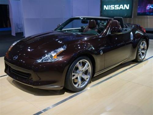 Photo of a 2010-2017 Nissan Z in Black Cherry (paint color code NAG)