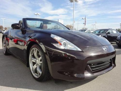 Photo of a 2010-2017 Nissan Z in Black Cherry (paint color code NAG)