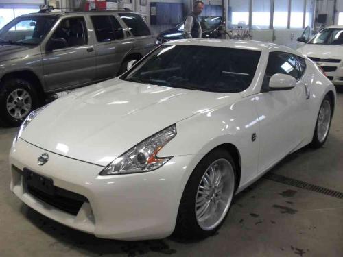 Photo of a 2009-2018 Nissan Z in Pearl White Tricoat (paint color code QAB