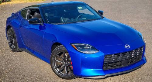 Photo of a 2023-2024 Nissan Z in Super Black on Seiran Blue TriCoat (paint color code XJR)