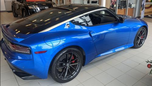 Photo of a 2023-2024 Nissan Z in Super Black on Seiran Blue TriCoat (paint color code XJR)