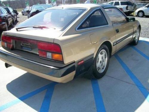 Photo of a 1985-1986 Nissan Z in Aspen Gold Metallic (paint color code 120)