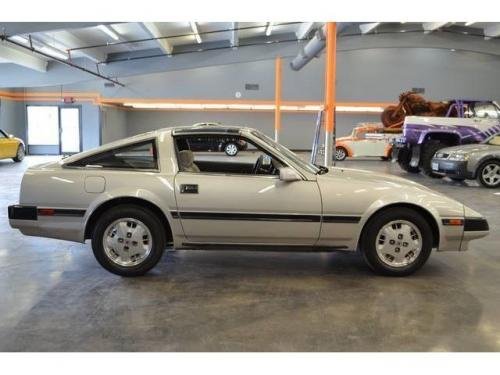 Photo of a 1984-1986 Nissan Z in Light Pewter Metallic (paint color code 257)