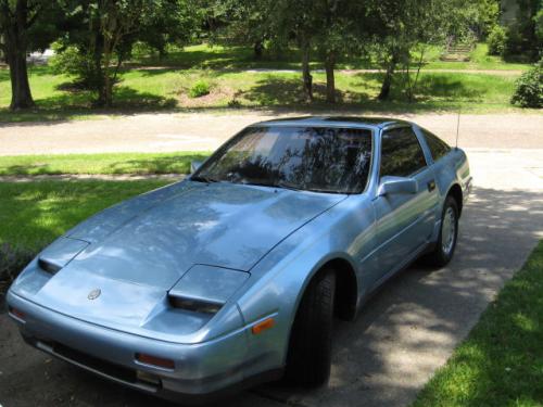 Photo of a 1987-1989 Nissan Z in Bright Blue Metallic (paint color code 426)