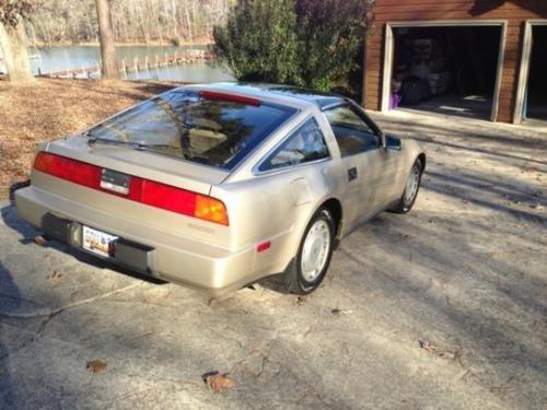 Photo of a 1987-1989 Nissan Z in Champagne Pearl (paint color code 656)