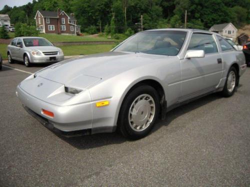 Photo of a 1987-1989 Nissan Z in Platinum Mist Metallic (paint color code 673)