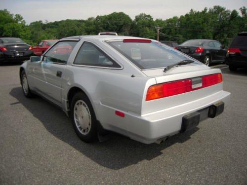 Photo of a 1987-1989 Nissan Z in Platinum Mist Metallic (paint color code 673)