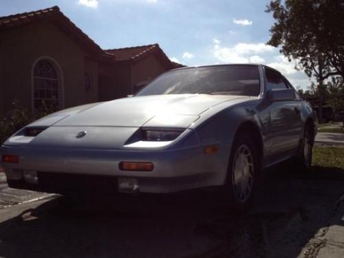 Photo of a 1987-1989 Nissan Z in Platinum Mist Metallic (paint color code 673)