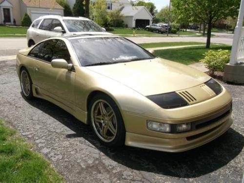 Photo of a 1990 Nissan Z in Gold Pearl (paint color code EJ0)