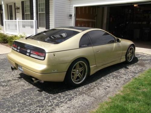 Photo of a 1990 Nissan Z in Gold Pearl (paint color code EJ0)