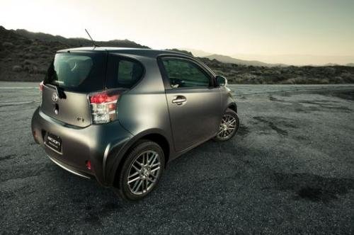 Photo of a 2012 Scion iQ in Magnetic Gray Metallic (paint color code 1G3)