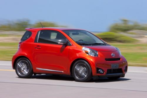 Photo of a 2012-2015 Scion iQ in Hot Lava (paint color code 4R8)