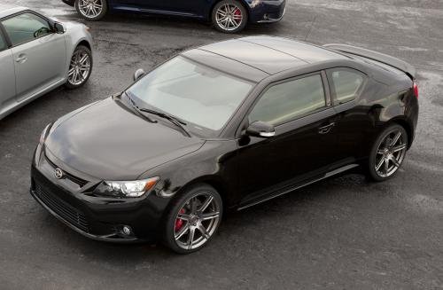 Photo of a 2011-2016 Scion tC in Black (paint color code 2MM