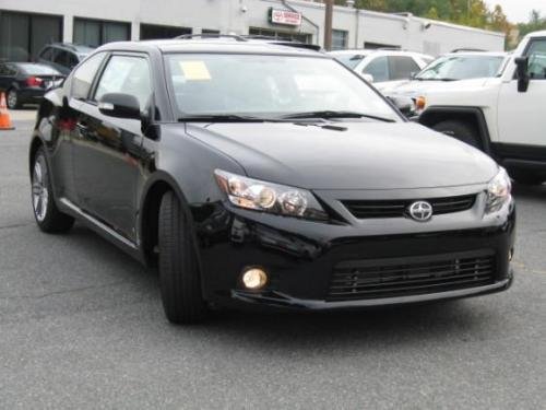 Photo of a 2011-2016 Scion tC in Black (paint color code 2MM