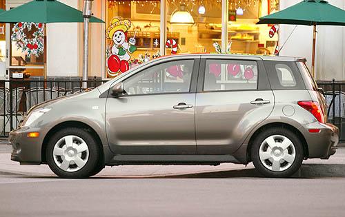 Photo of a 2004-2005 Scion xA in Phantom Gray Pearl (paint color code 1E3)