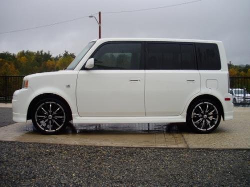 Photo of a 2004-2006 Scion xB in Polar White (paint color code 068
