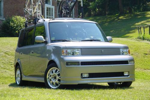 Photo of a 2004-2006 Scion xB in Thunder Cloud Metallic (paint color code 1D2)