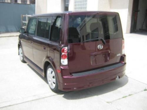 Photo of a 2005 Scion xB in Black Cherry Pearl (paint color code 3P2)